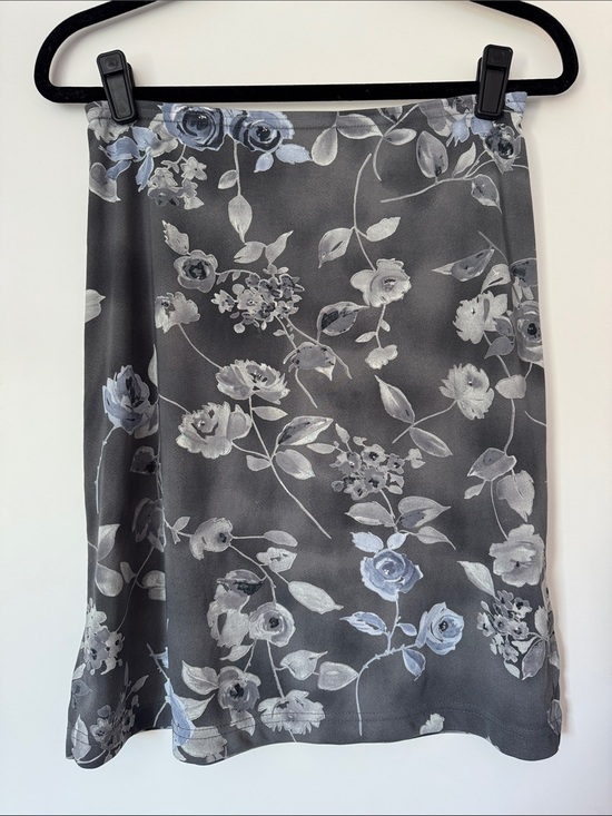 Wrapper Dresses & Skirts - Wrapper Gray A-Line Skirt with Light Blue Floral Print